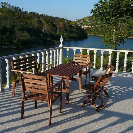 Retiro No Rio Bed & Breakfast Povoa de Midoes